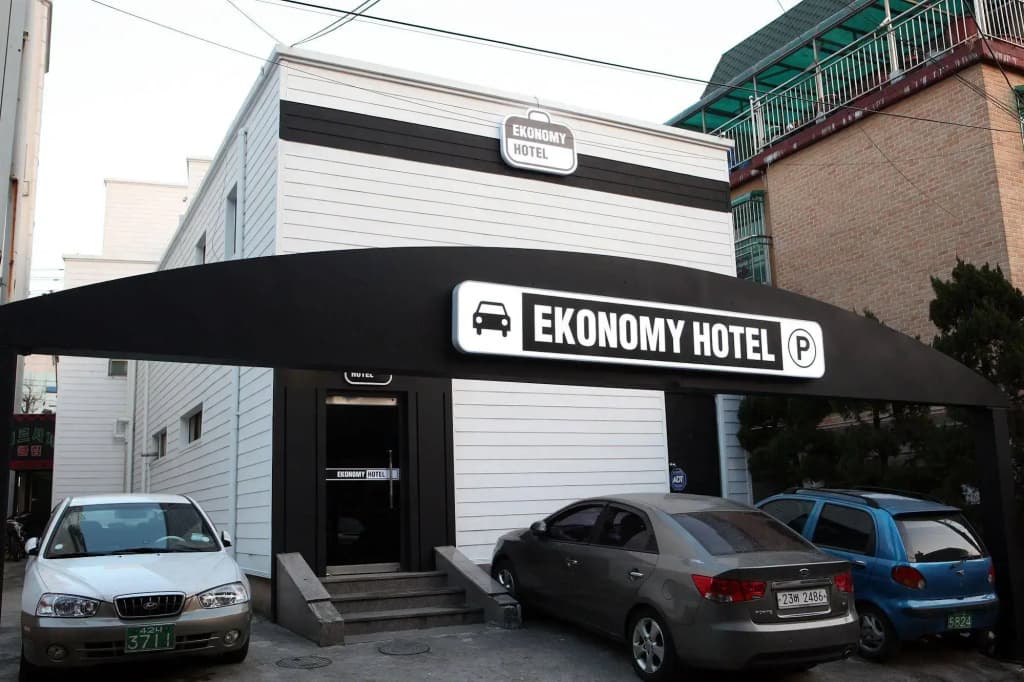 Ekonomy Hotel - photo 1