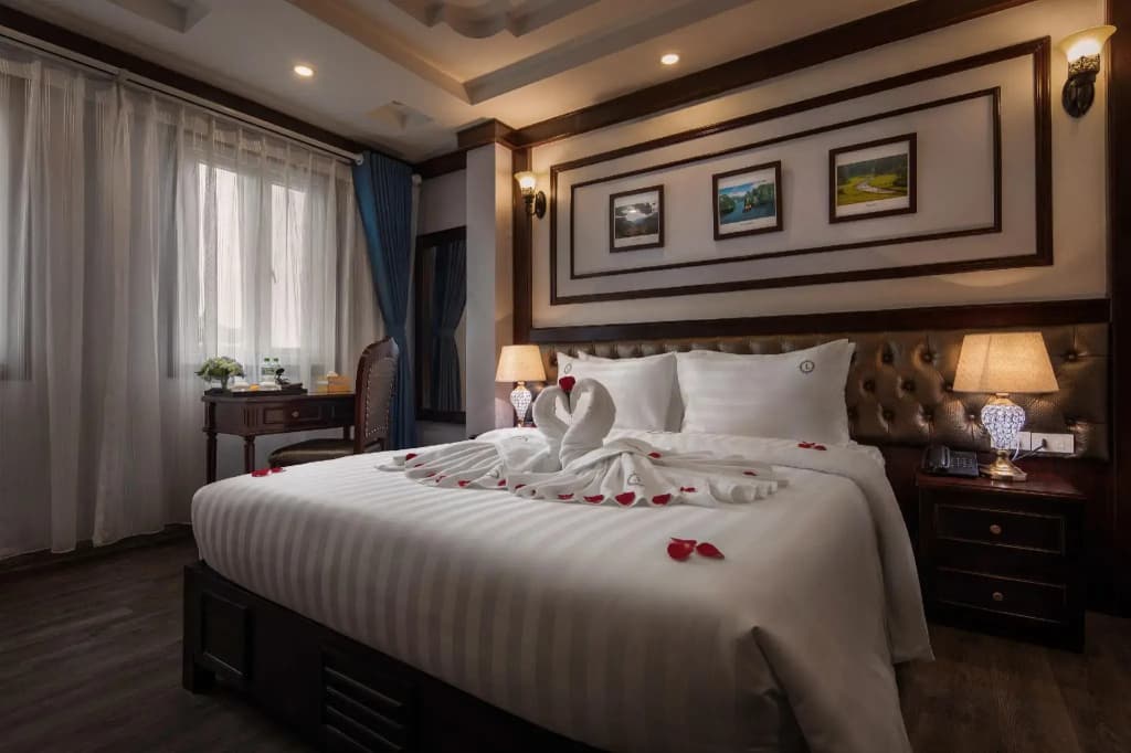 Madelise Central Hotel & Travel - photo 5