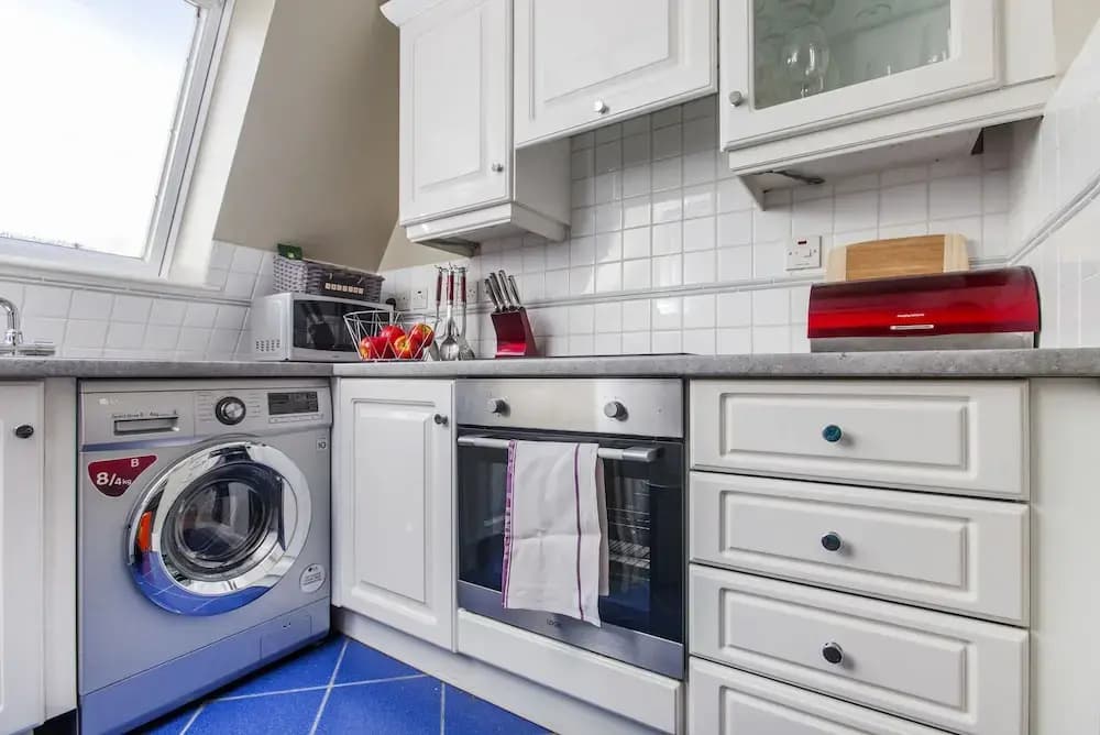 Luxury 2 bed apartment Warren Street - photo 11