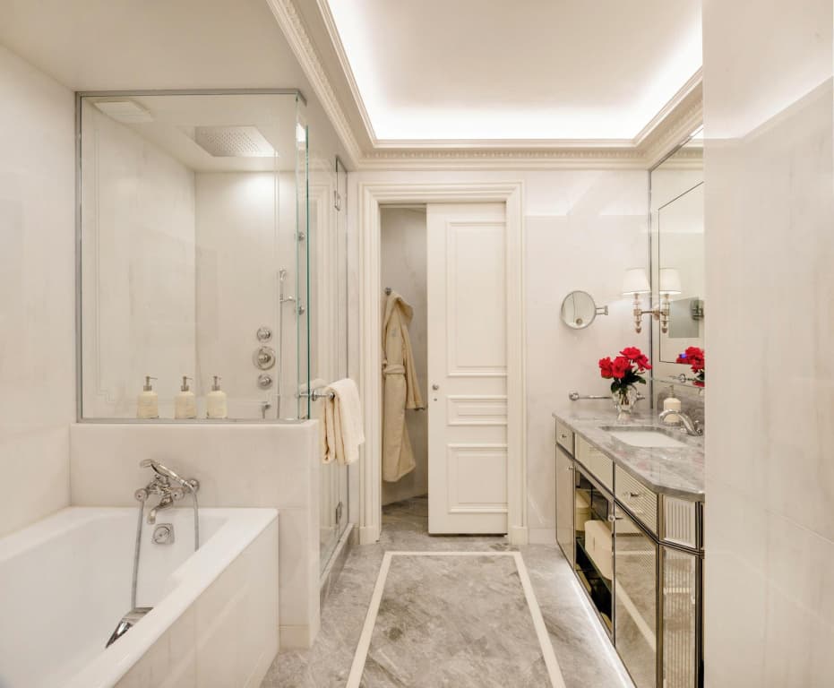 Four Seasons George V Hotel - photo 9