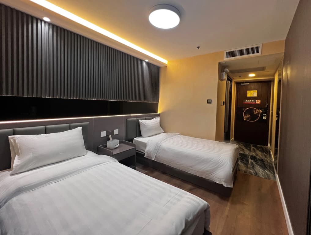 Hennessy Hotel - photo 3