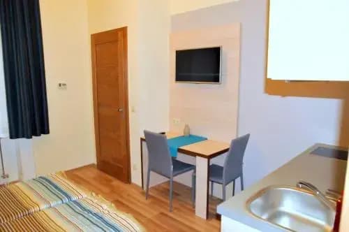 Frank & Fang Apartments - photo 3