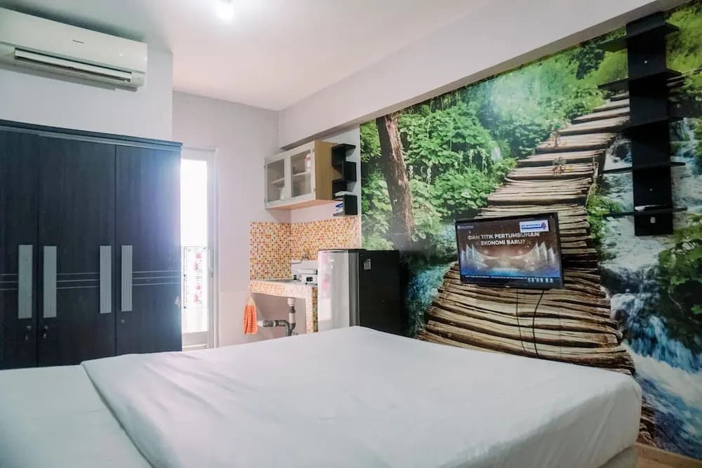 Warm And Cozy Stay Studio Green Bay Pluit Apartment - photo 1