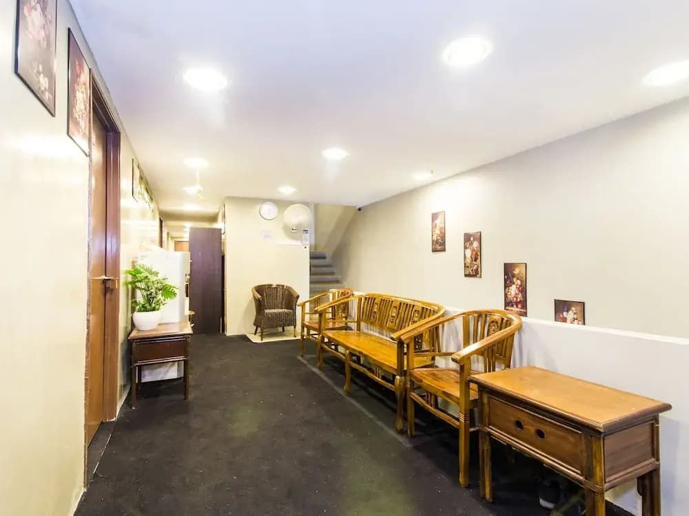 OYO 423 BMS Hotel - photo 2
