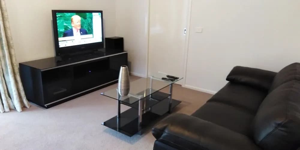 Lakeside Retreat & Business - photo 1