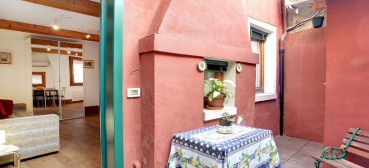 Double Arch Apartments - photo 2