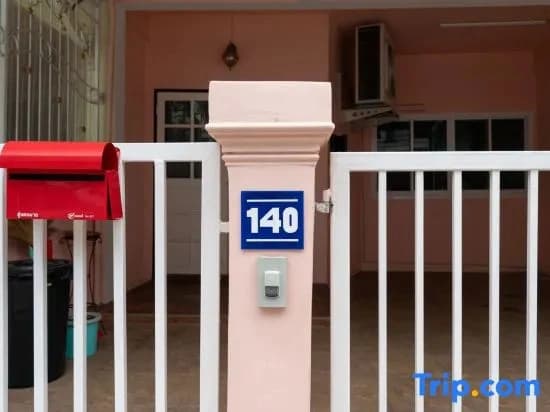Spacious 4BRTownhouse|BTS Onnut|10 Guests| Parking - photo 1