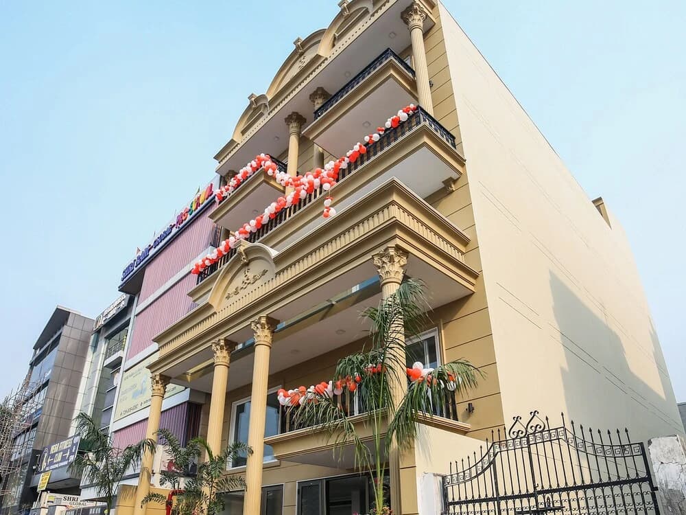 OYO 23088 Hotel Dev Palace - photo 1
