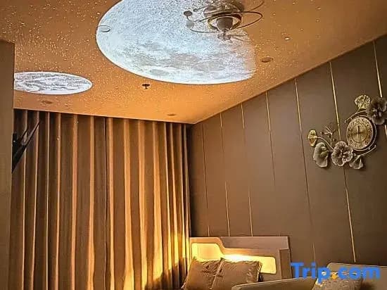 Beautiful Hotel at Vinhomes Grand Park - photo 2