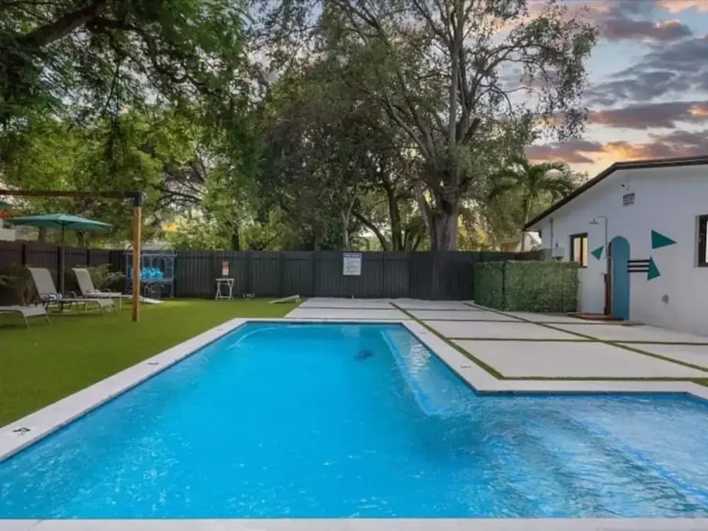 Sleek Modern Miami Getaway With Pool Oasis - photo 11