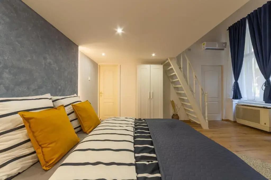 Lovely 1 bedroom flat with central location - photo 1