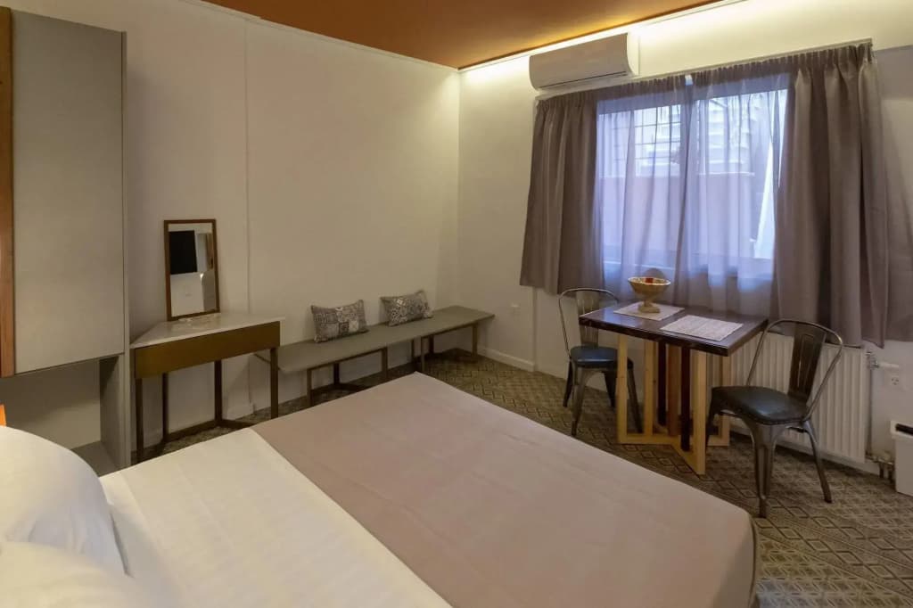 Athenian Yard Suites - photo 2