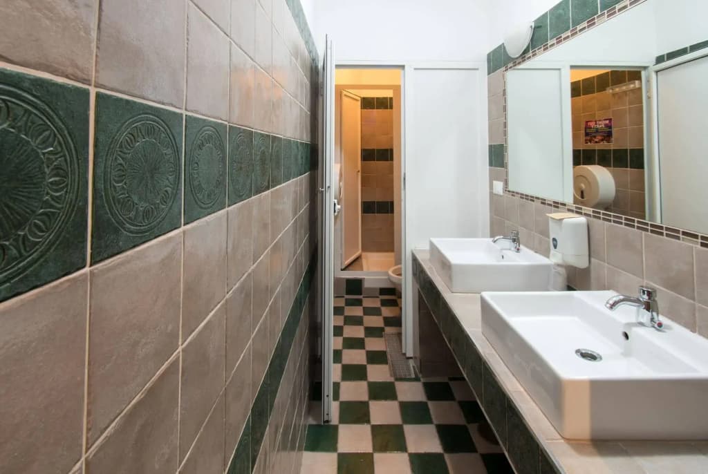 Alessandro Palace & Bar - Hostel - photo 10