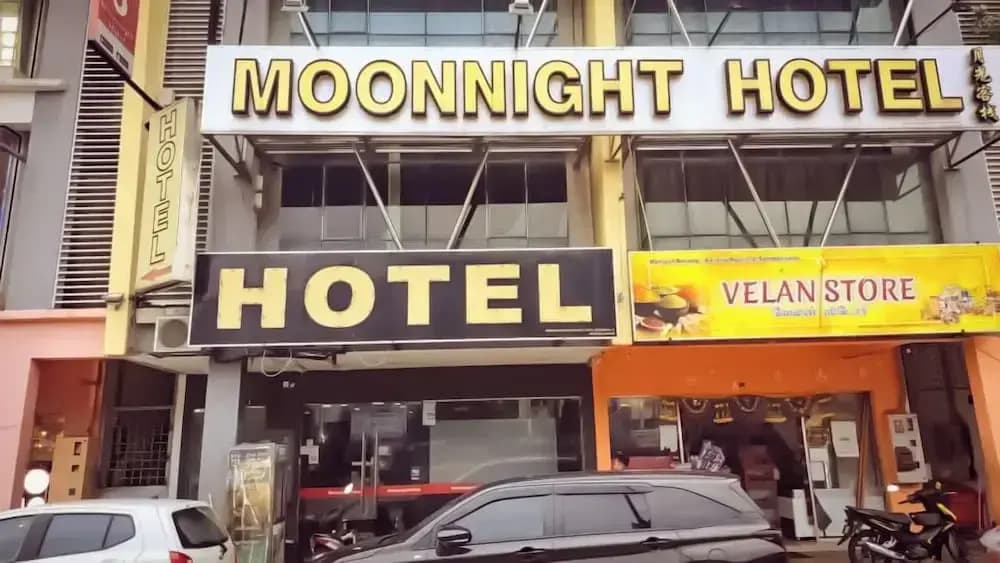 Moon Night Hotel - photo 1