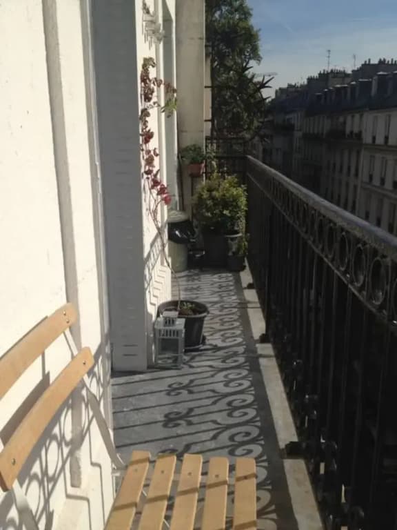 Modern Studio In Paris With Balcony - photo 10
