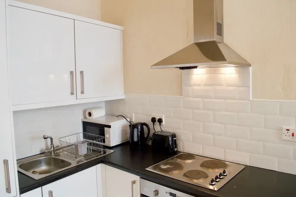 1 Bedroom Flat In Roseburn - photo 3