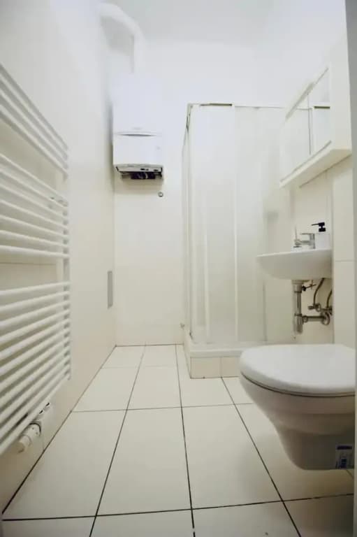Cozy 2BR Apartment Near Augarten - photo 10