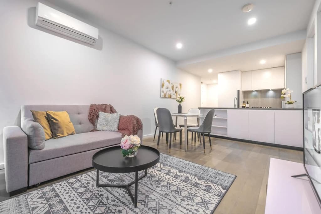 Modern 2BR 1BA apt in MELBOURNE CBD+WIFI - photo 1