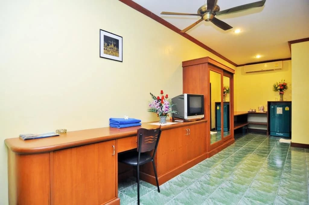 The Gold-Digger's Resort - photo 39