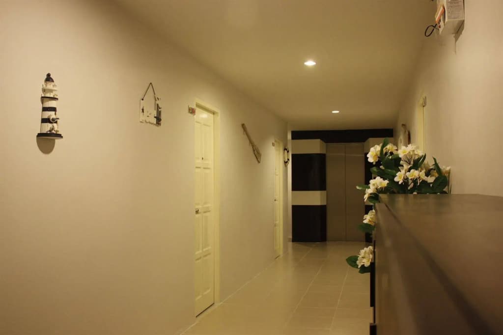 The Silk Hill Hotel - photo 8