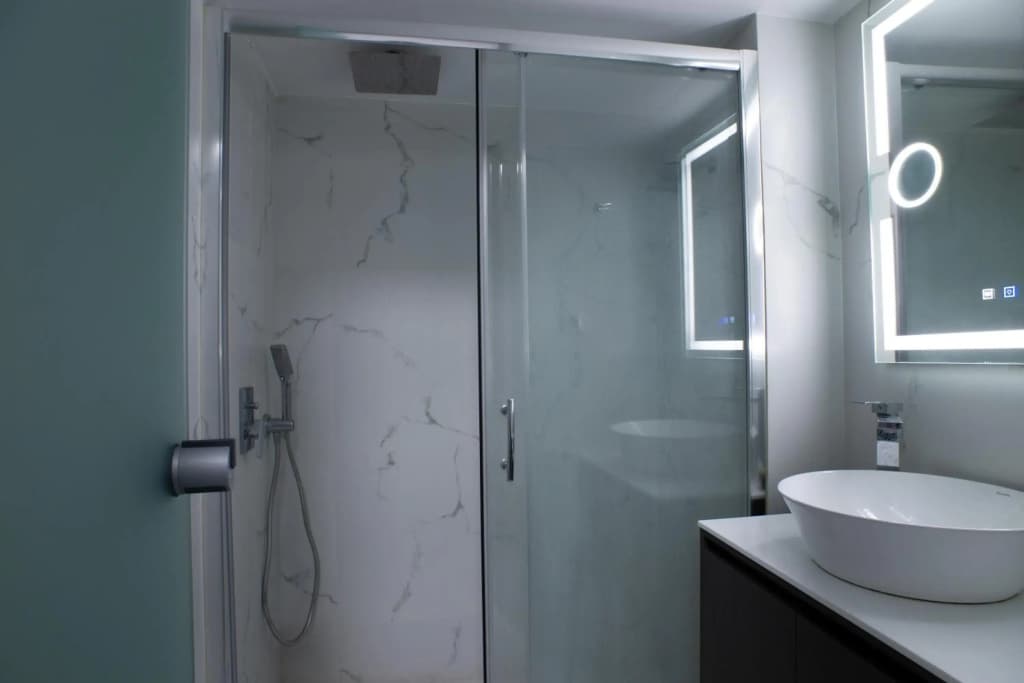 Modern-Lux Central 1 Bedroom Condo - photo 4