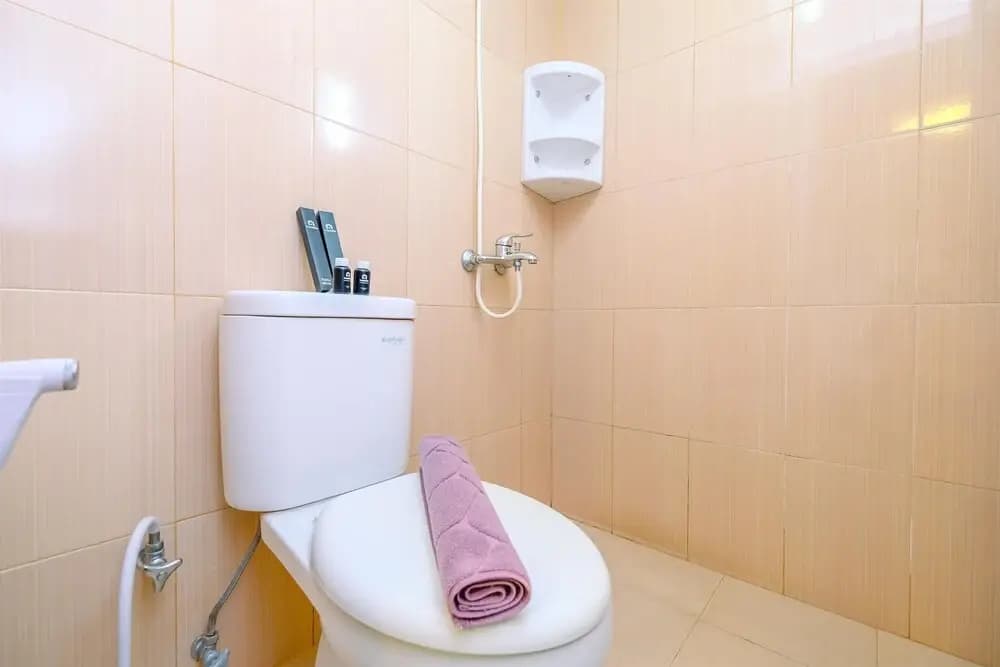 Strategic 2Br Apartment At Bassura City - photo 5