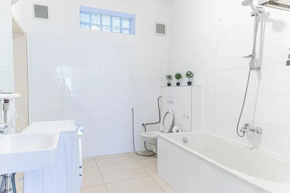 2BR Apt With King Beds Long Stay - photo 9