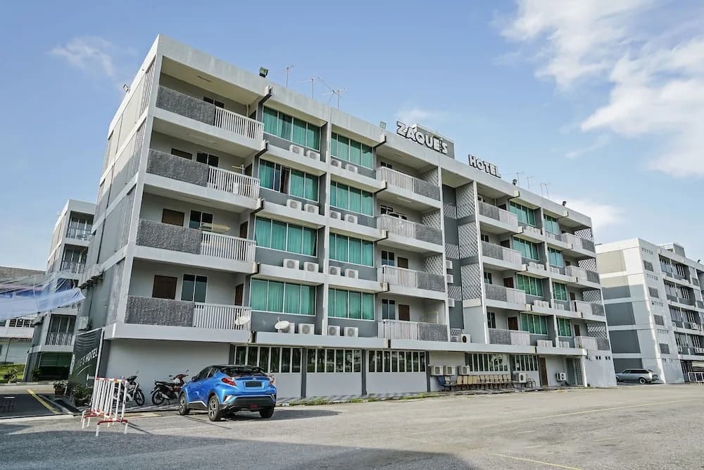 Capital O 90490 Zaques Hotel - main photo