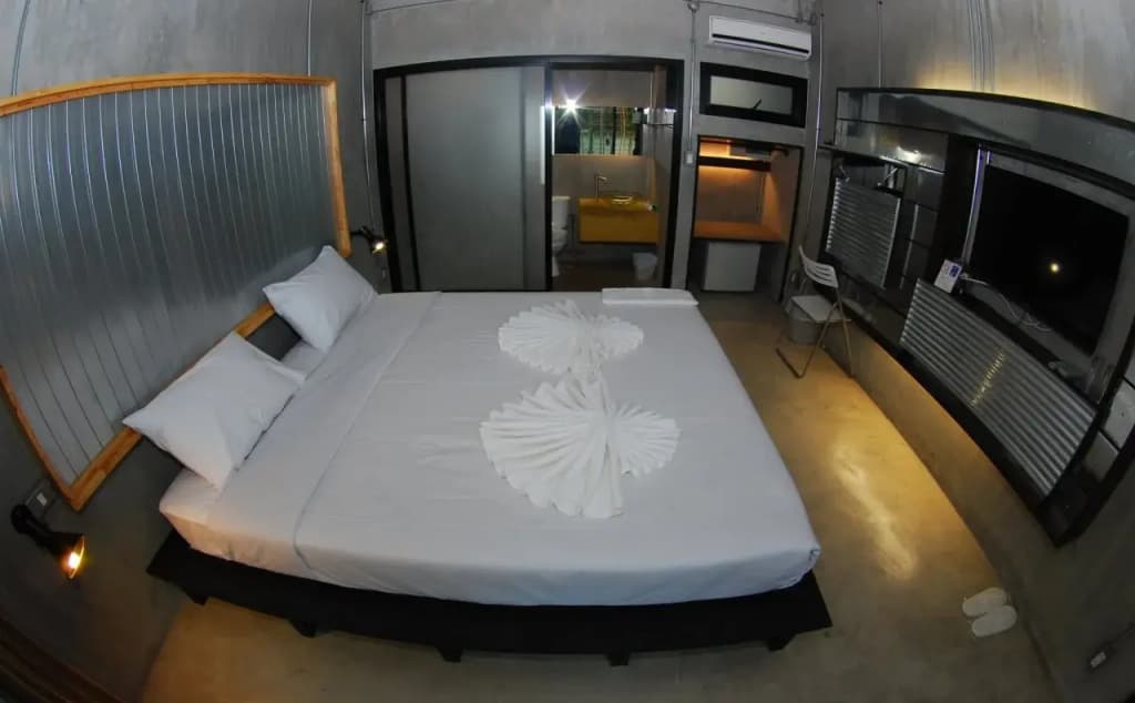 Bed Stop Hotel - photo 2