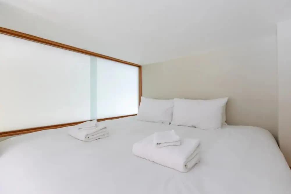 Tastefully Curated Mezzanine Studio Flat Hackney! - photo 3