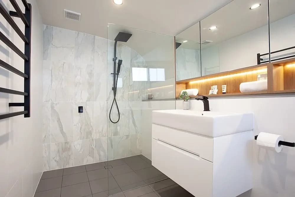 Perfect Located 2-bed With Spacious Balcony & BBQ - photo 13