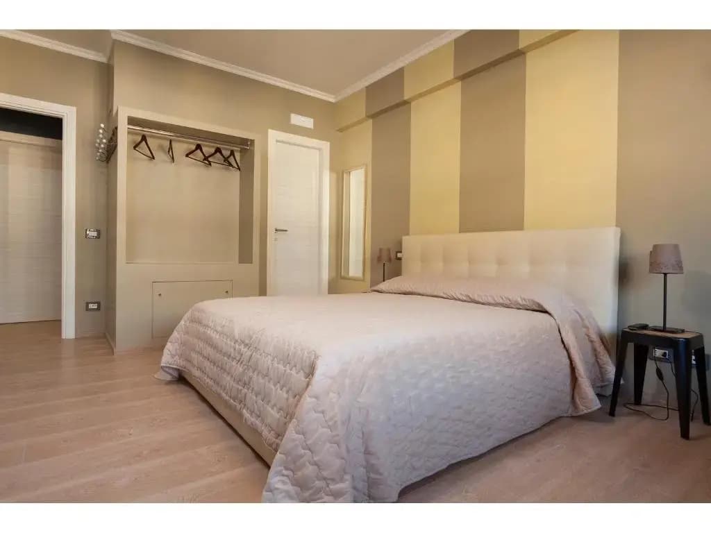 Alex's Guest House - photo 2