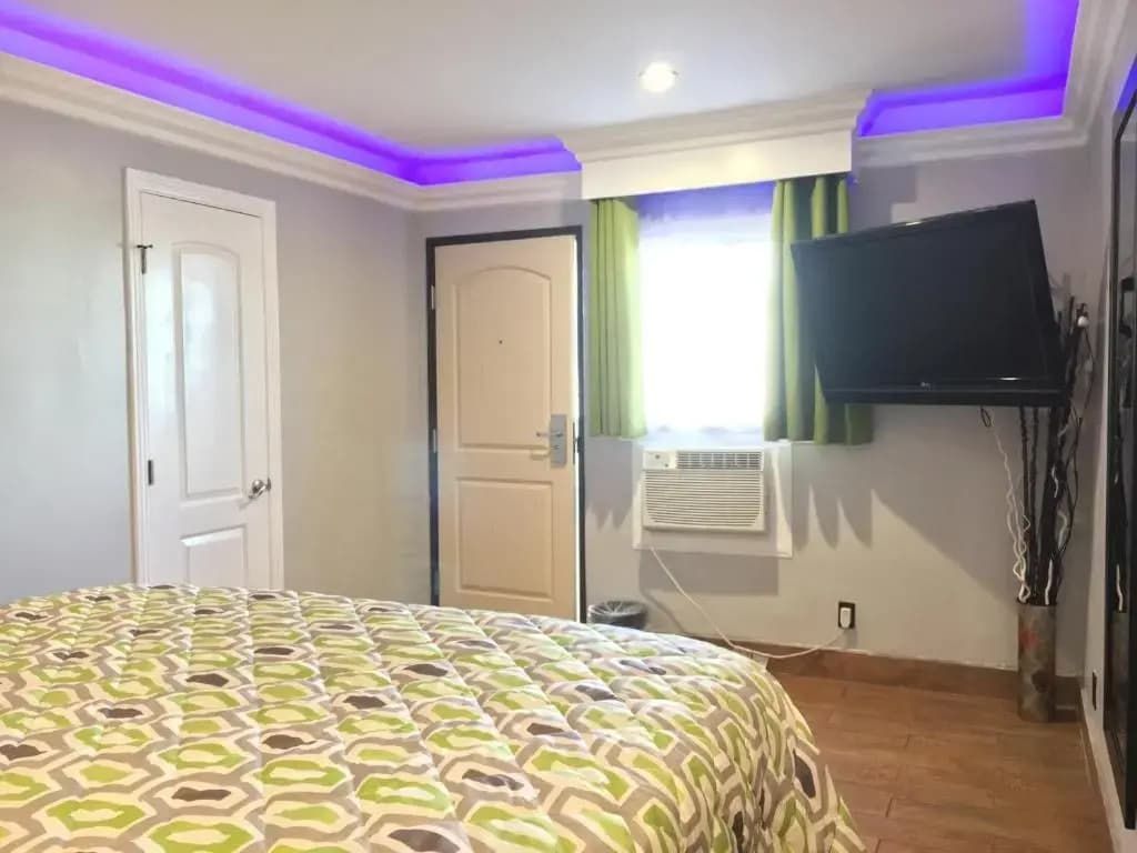 Mid City inn - photo 8