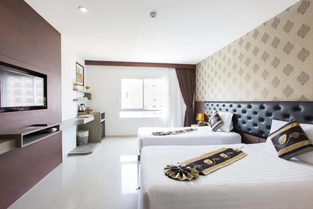 Hemingways Silk Hotel - photo 4