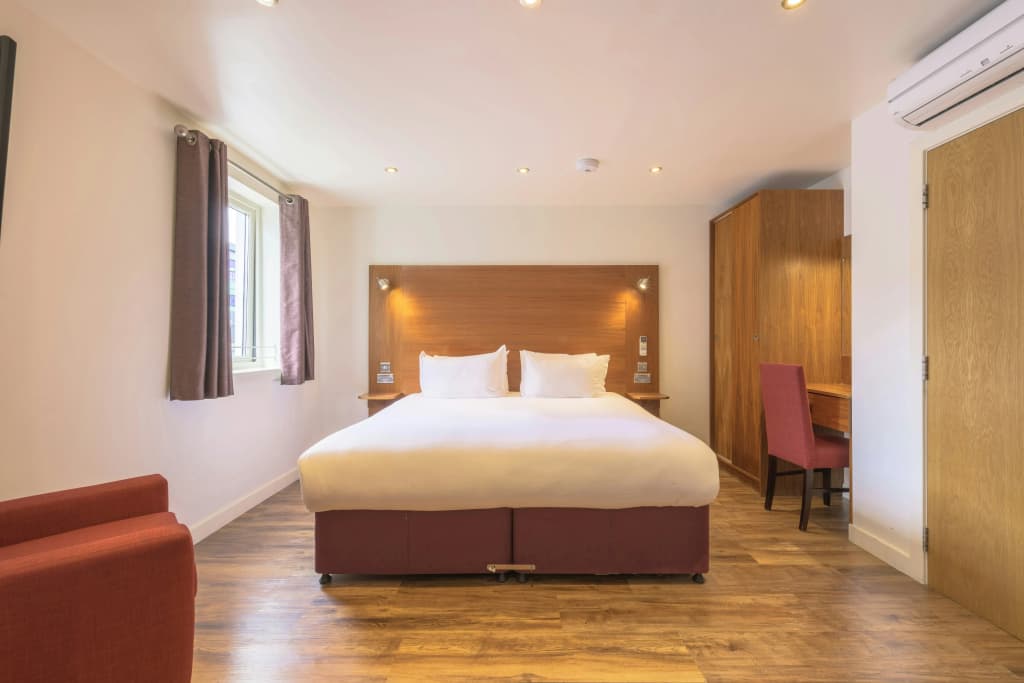 Holyrood Aparthotel - photo 7