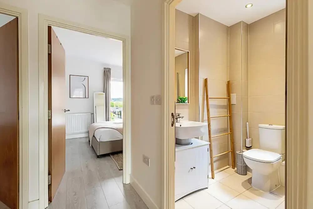 Semi-detached House With Modern Bespoke Interior - photo 25