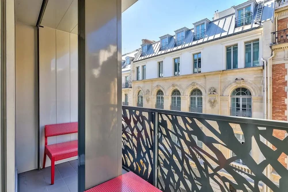 Charming 2 Room Apartment With Balcony - Paris 8ème - main photo