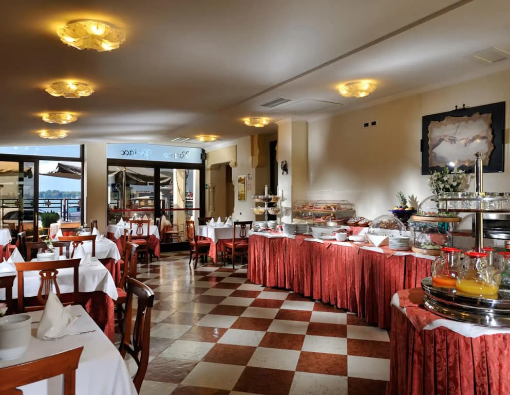 Russo Palace Hotel - photo 9