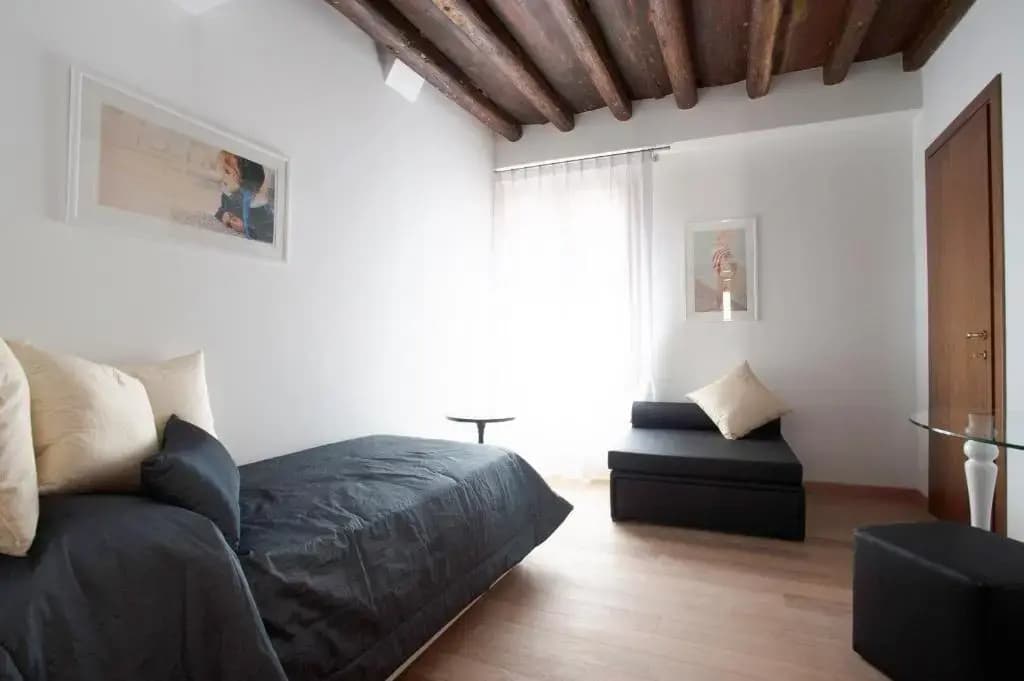 The Lion's House APT3 - photo 7