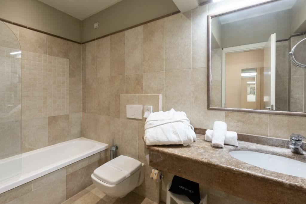 Hotel Embassy - photo 9