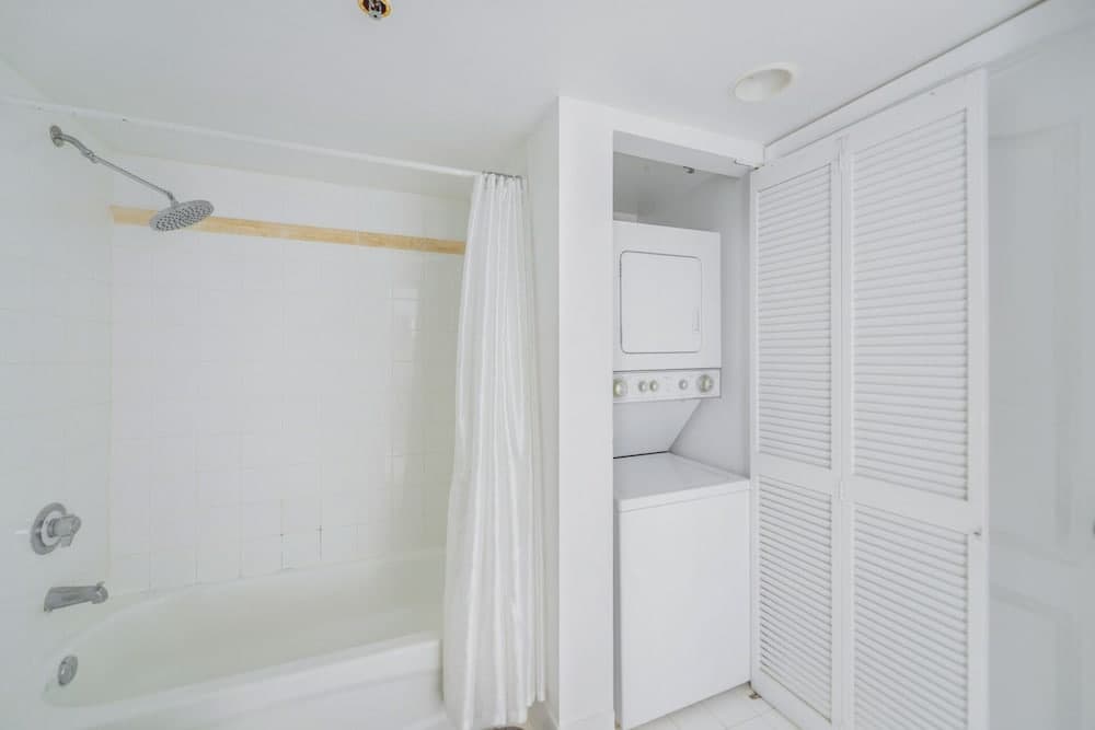 Brickell Bay 3304 - photo 9