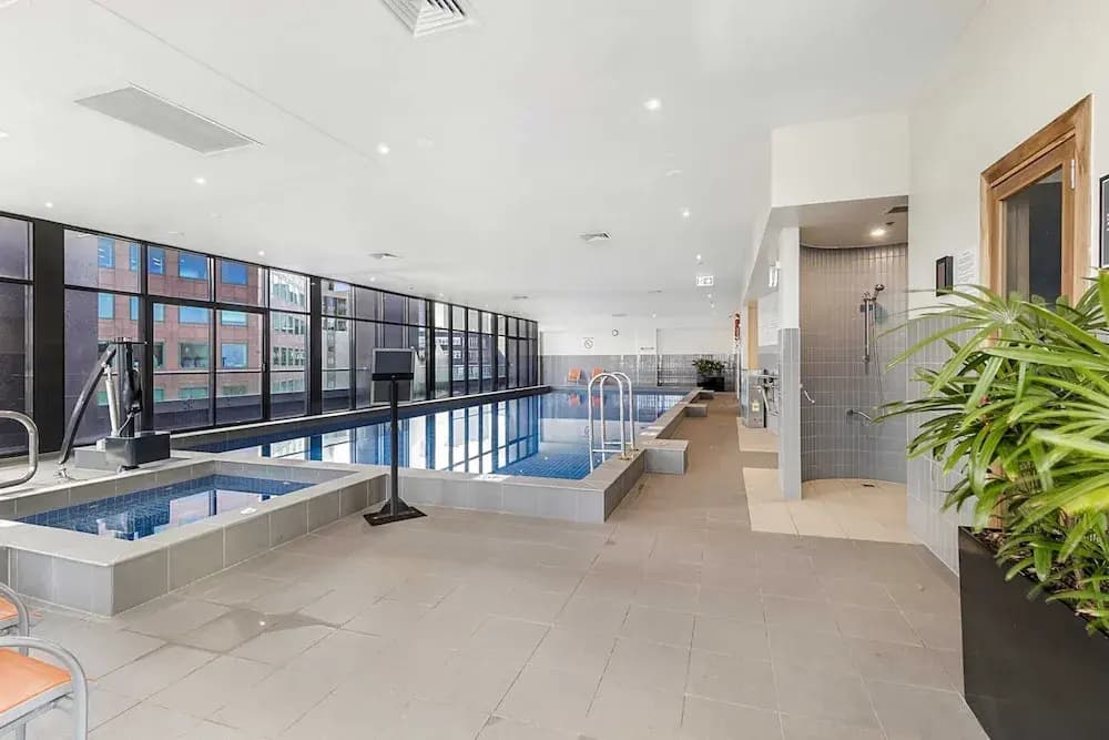 Executive Unit With Pool and Gym Near Riverfront - photo 9