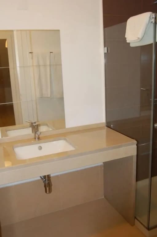 Wallis Apartments - photo 10
