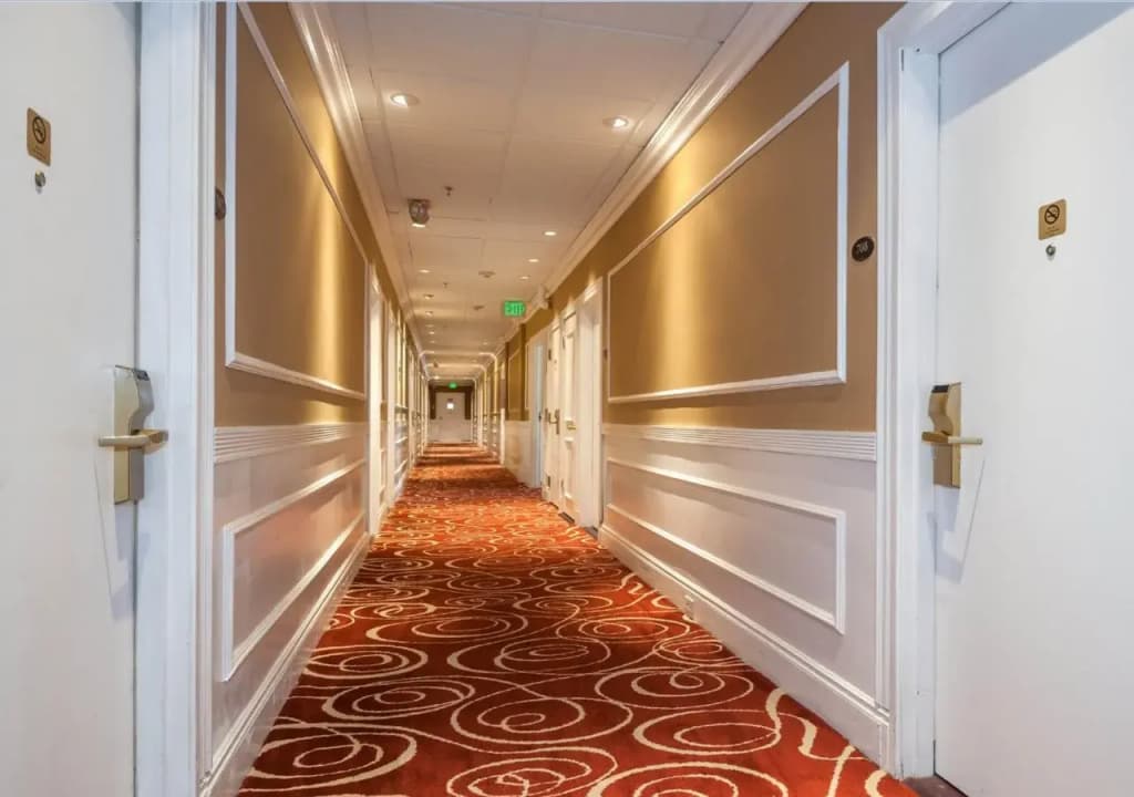 The Pickwick Hotel - photo 12