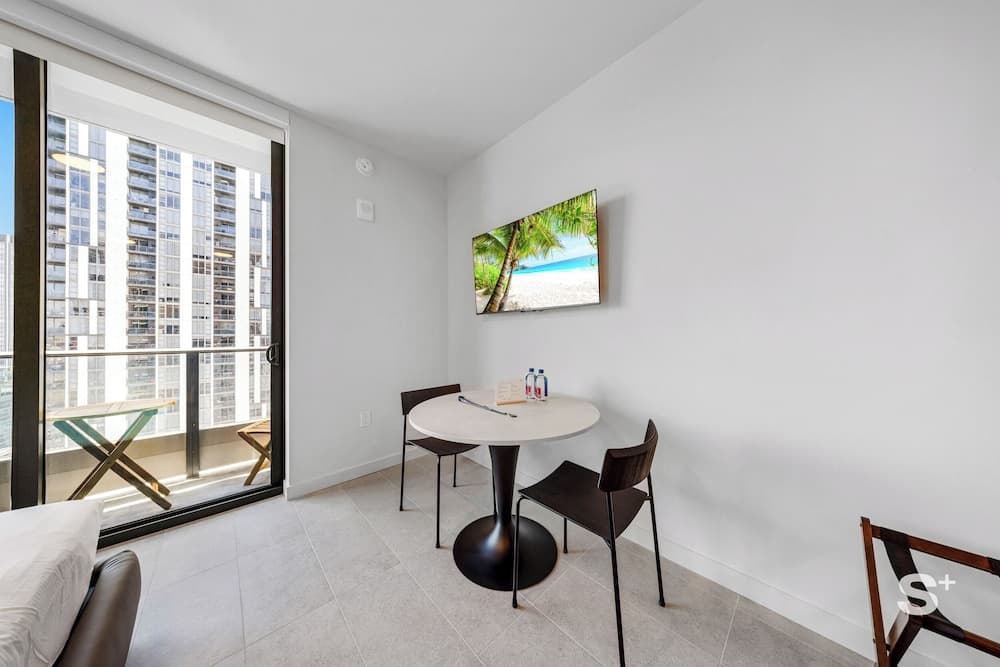 Cozy & Spacious Studio - City Views - photo 7