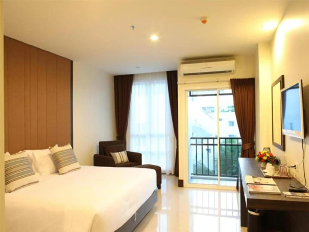 Crystal Suites Suvarnabhumi Airport - photo 3