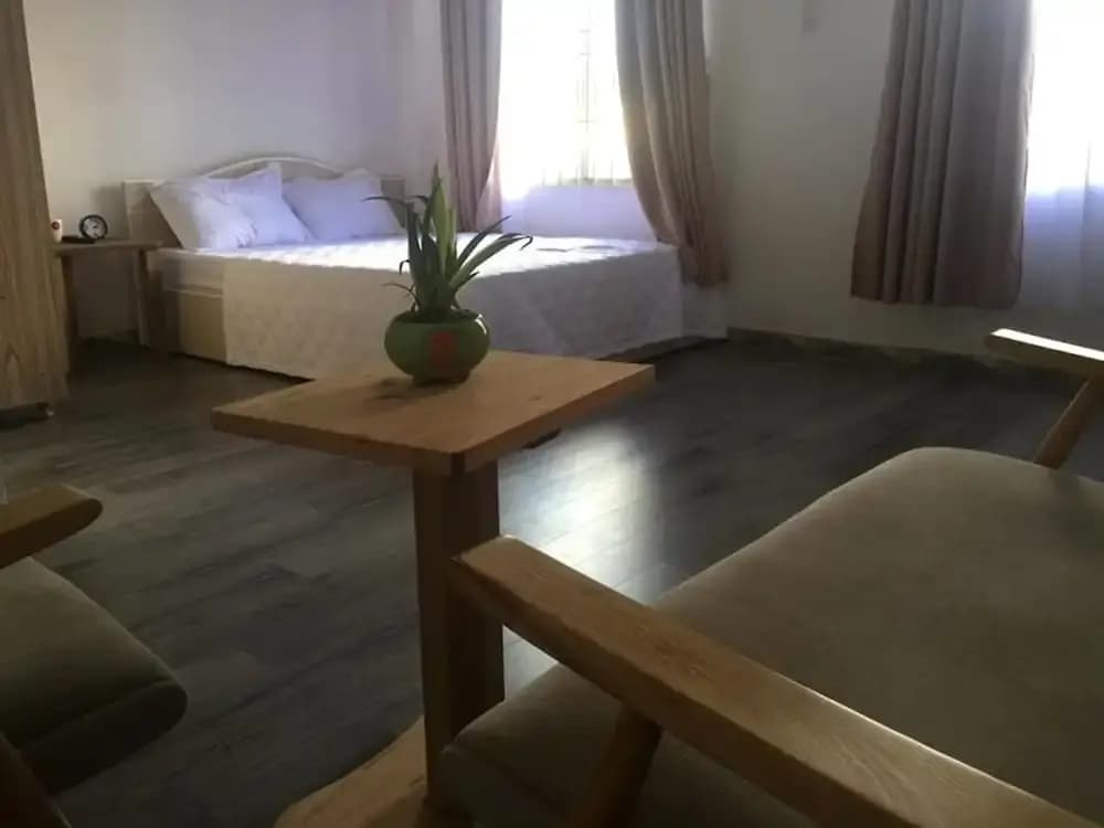 Leo's House - photo 4