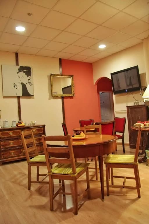 Evergreen Budapest Bed & Breakfast and Guest House - photo 12