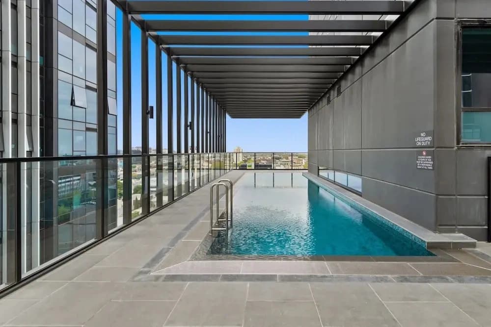 Sophisticated 2-bed With Bay Views & Amenities - photo 7