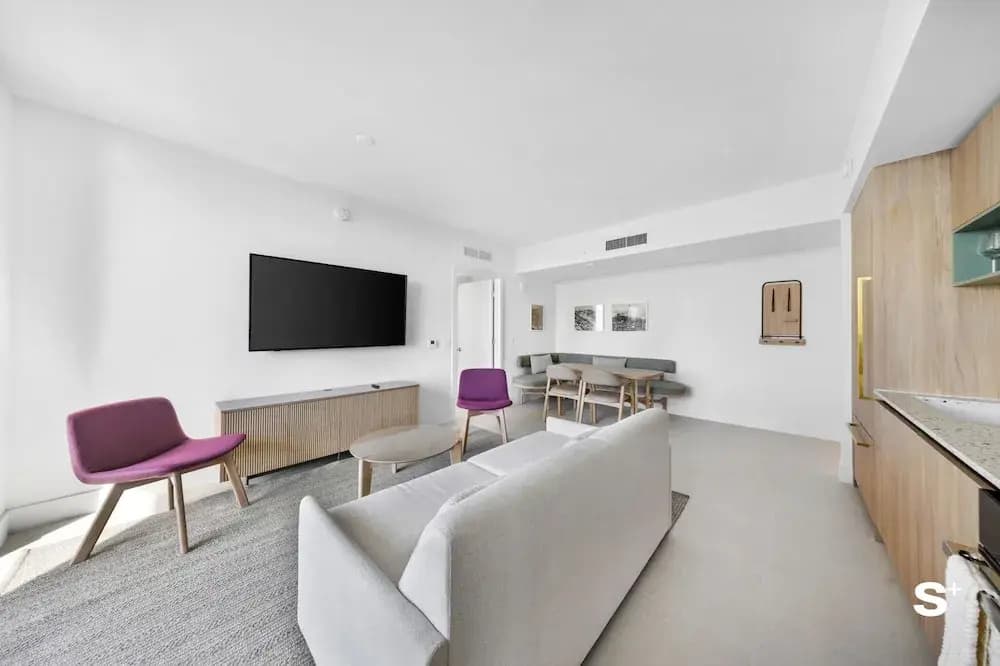 City Luxe Retreat Modern 2-BR - photo 3